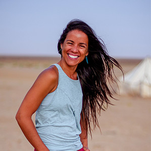 Raquel, creator of the YogaSlackers 12 Days of Handstands