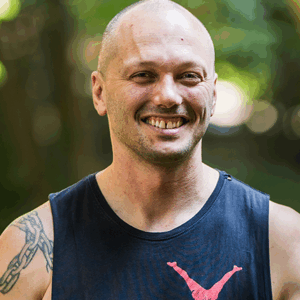 YogaSlackers & Duo Die Acrobatics Teacher Dane Heinmann