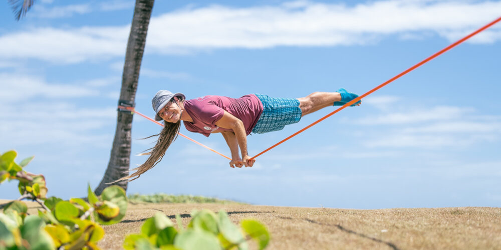 YogaSlackers-Slackline-Yoga-Mayurasana-Sam-Salwei